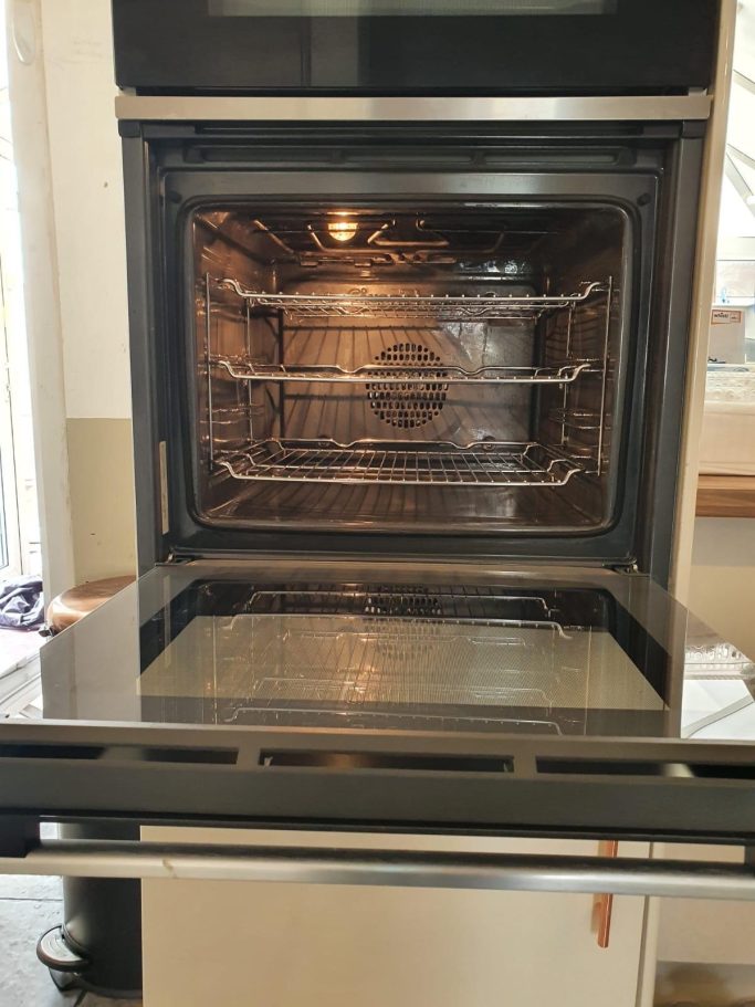 Single Oven Clean